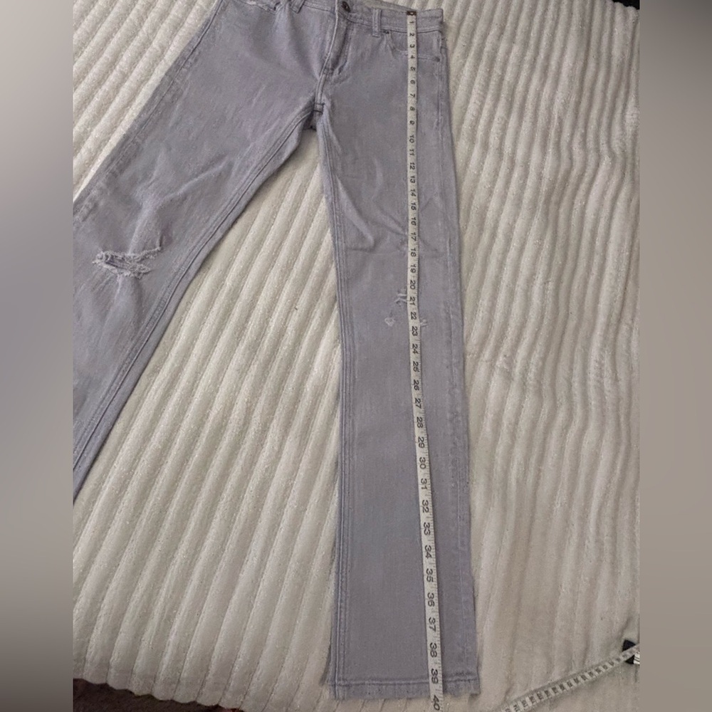 : : PILCRO Straight Leg Light Wash Distressed Jeans : : - Picture 5 of 16